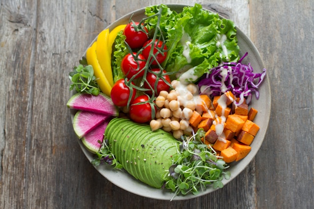 healthy lunch by Mission Viejo nutrition coach includes fiber from legumes and fat from avocado